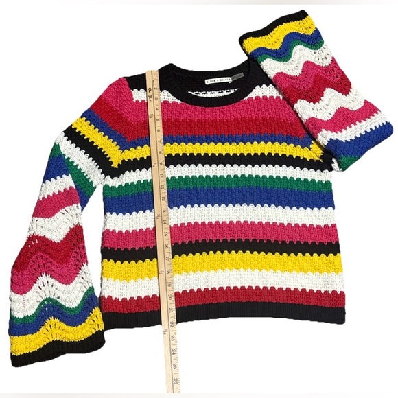 🔥🔥🔥Alice + Olivia Colorful Striped Crew Neck Sweater Size: Medium🔥🔥🔥 - Picture 7 of 7